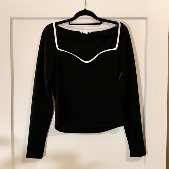 Tops - Black Waffle Knit Top sz L